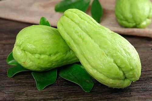 喂羊吃佛手瓜,绿色养殖新篇章