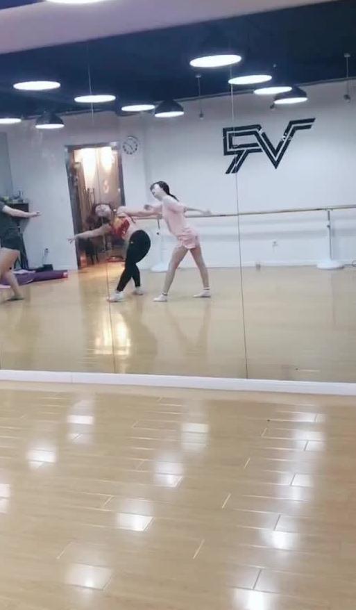 吃瓜跳舞的视频,欢乐无限，视频带你领略独特魅力